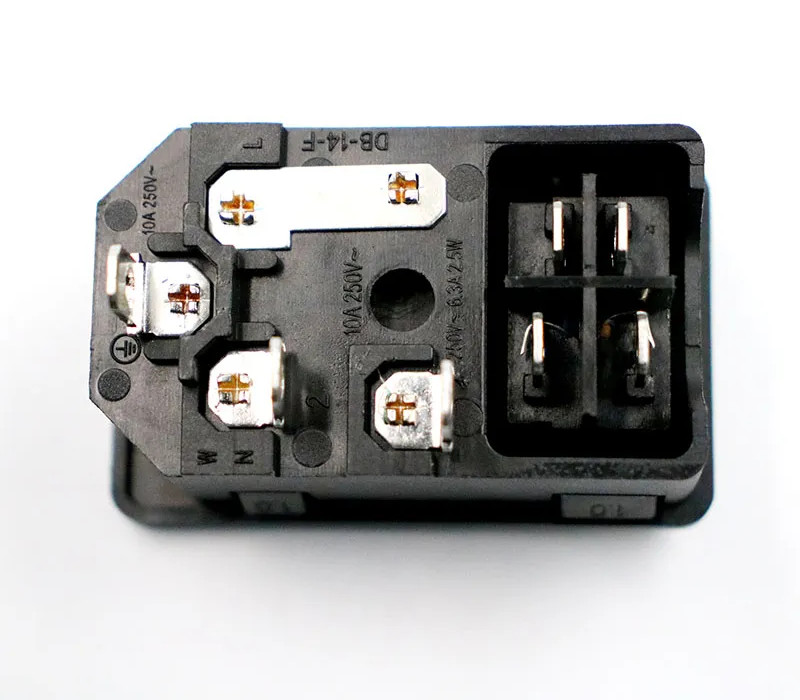 EARU napájecí zásuvka IEC320 C14 s kolébkovým spínačem a pojistkou 10A, černá